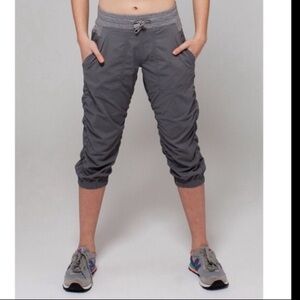 EUC Ivivva by Lululemon Live to Move crop